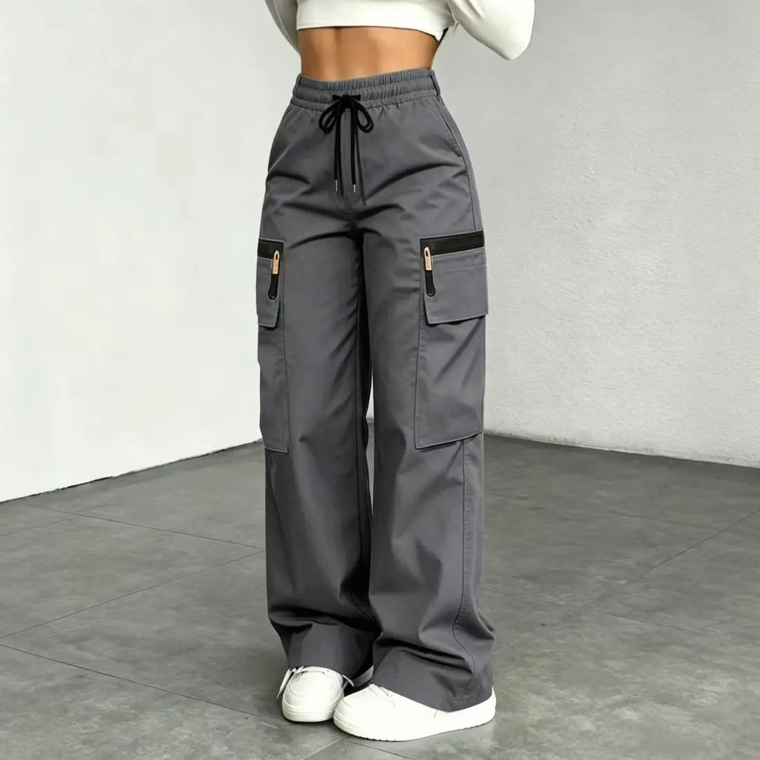 Women’s lightweight loose cargo pants with multiple pockets